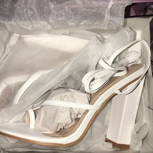 White toe loop heeled sandal